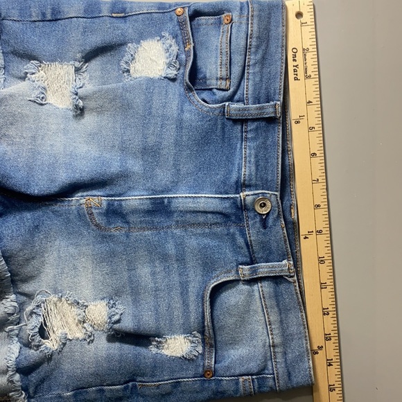 Wildflower Women’s Stellar High Waist Distressed Jean Shorts Size 11 - Picture 3 of 11